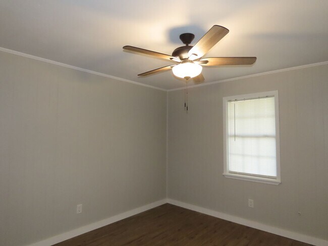 Building Photo - 10556 Twin Oaks Dr