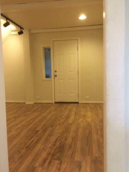 Building Photo - 161 Jubilee St