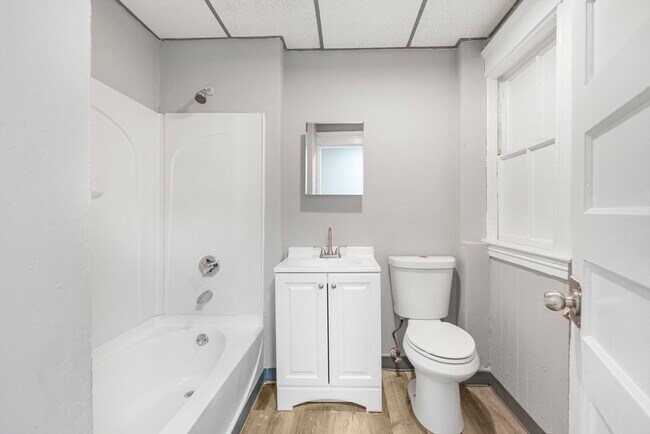 Building Photo - 423 Park Ave