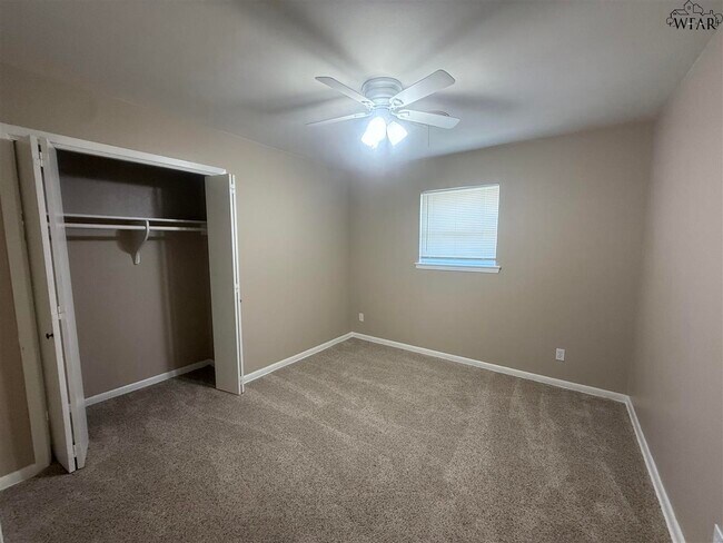 Building Photo - 2824 Barrywood Dr