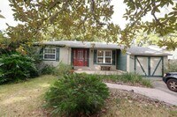 Building Photo - Enchanting Bungalow