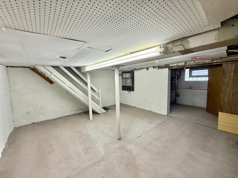 Building Photo - 122 Cross St
