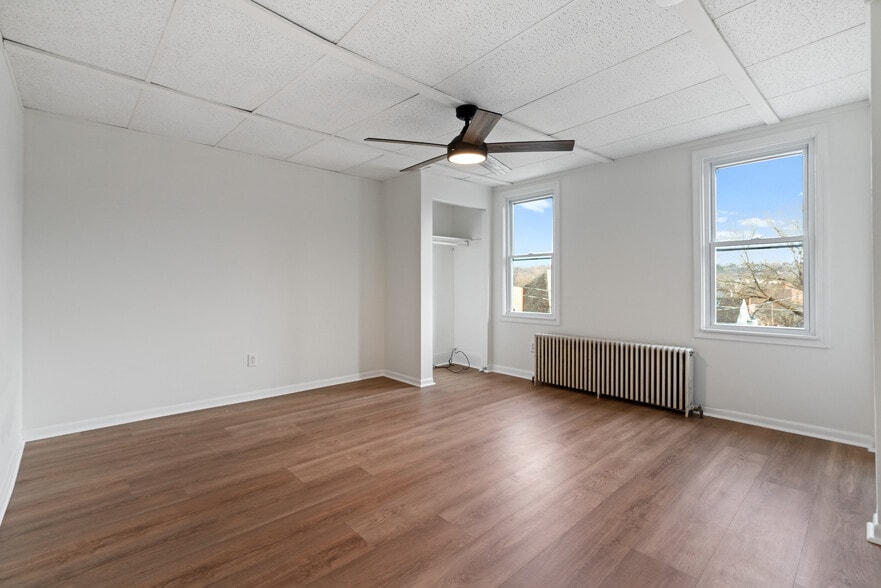 Building Photo - 306 7th Ave