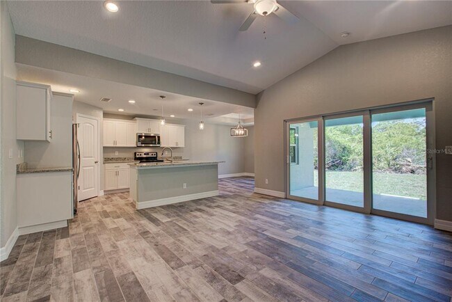 Building Photo - 129 Glades Dr