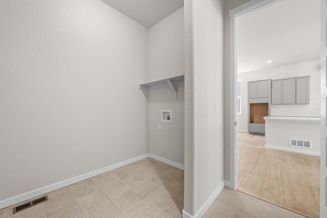 Building Photo - $2700 - 4BR/3.5BA Brand New House in Merid...