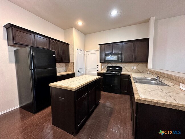 Building Photo - 502 Creekside Cir