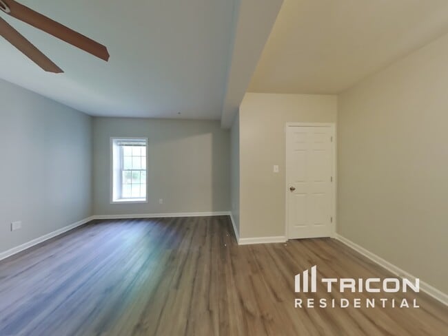Building Photo - 15605 Sir Edwards Dr