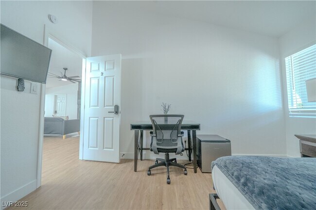 Building Photo - 1671 Sandalwood Ln