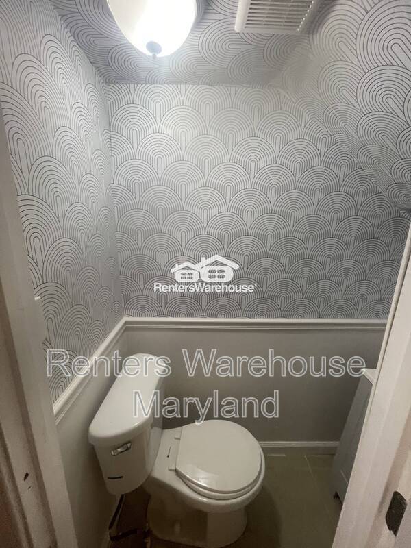 Building Photo - 2557 W Baltimore St