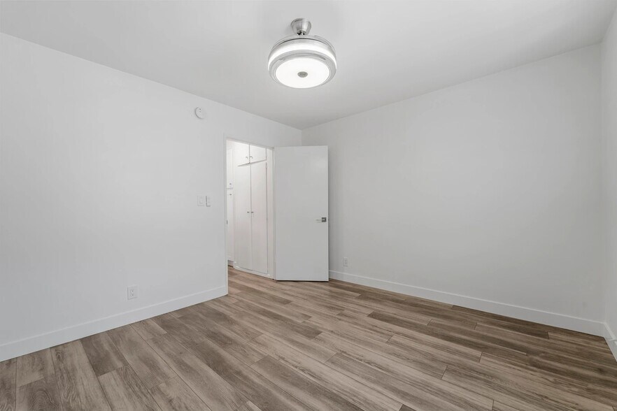 Building Photo - 925 W 30th St