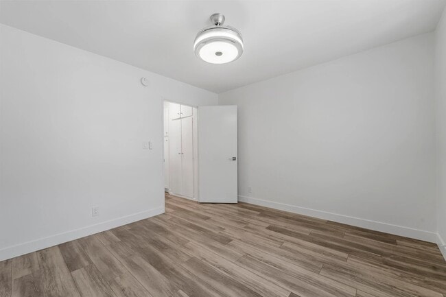 Building Photo - 925 W 30th St