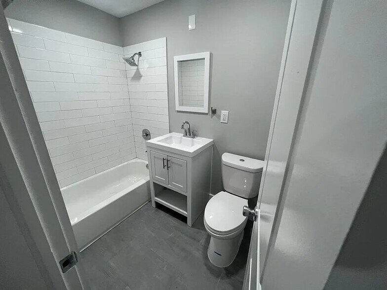 Building Photo - 544 Beachway Ave