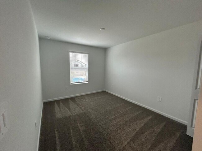 Building Photo - 5686 Portico Pl