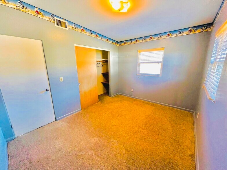 Room 2 - 1817 Demastus Ln