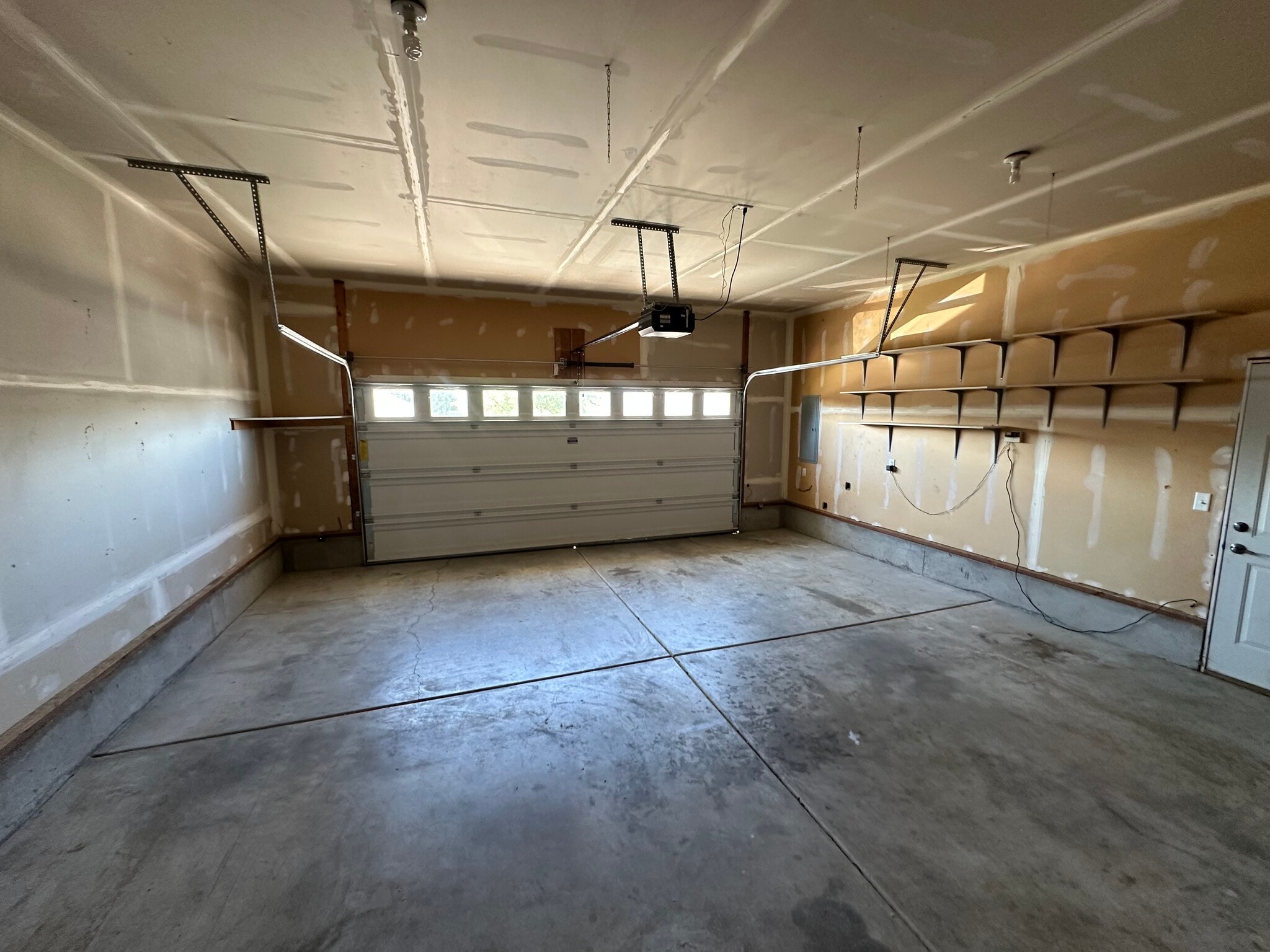 Building Photo - 992 Heather Way