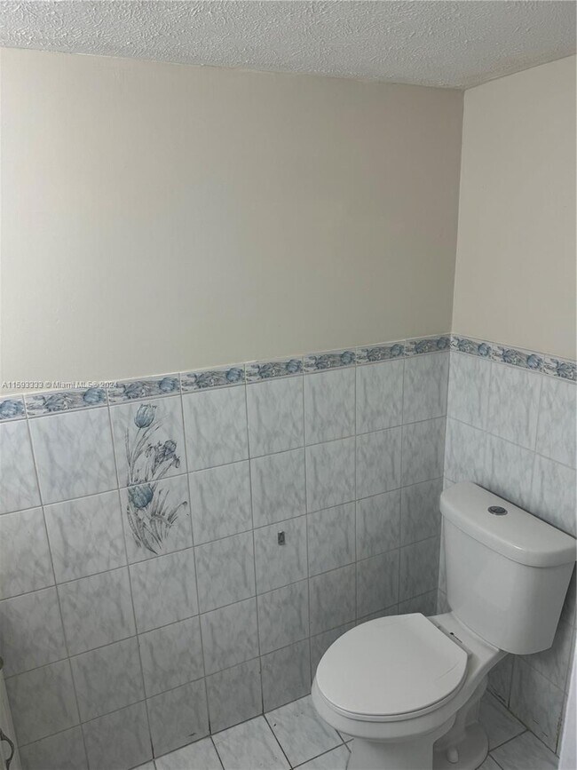 Building Photo - 14820 Naranja Lakes Blvd