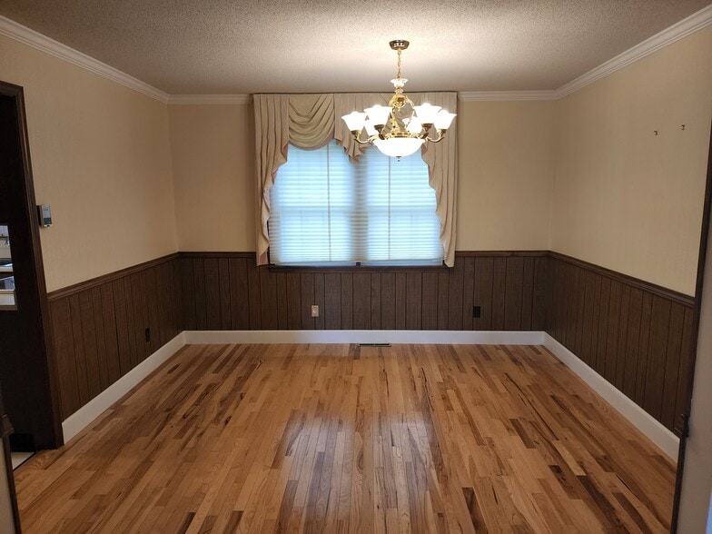 Building Photo - 6211 Country Club Rd