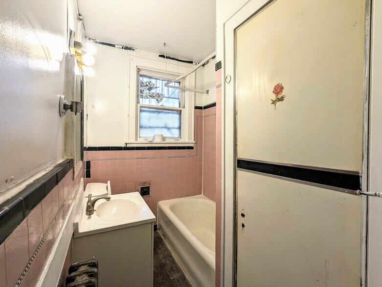 Building Photo - 2120 Bedford Ave