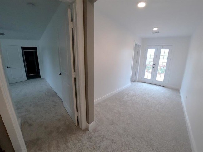 Building Photo - 10602 Riverview Dr