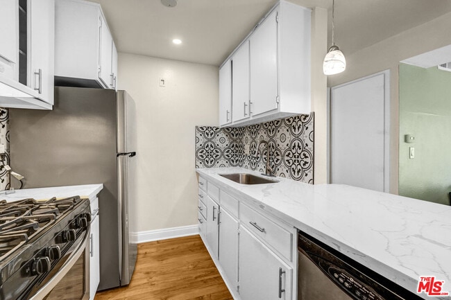 Building Photo - 18620 Hatteras St