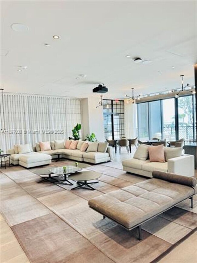 Building Photo - 159 NE 6th St