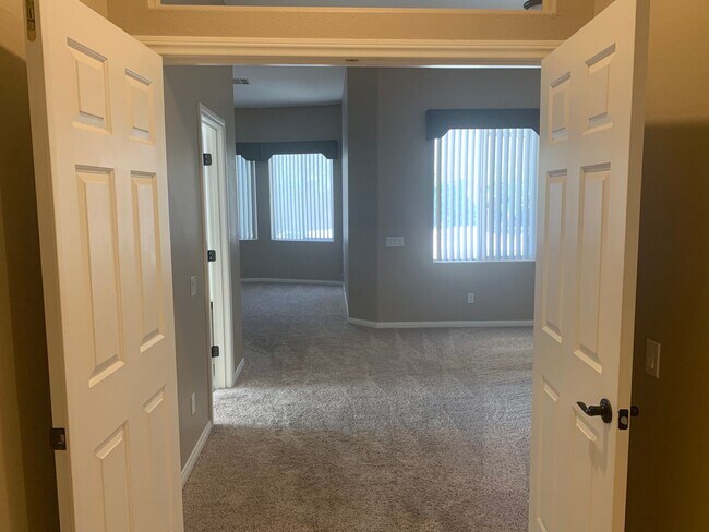 Building Photo - Gated Meticulous Summerlin Home