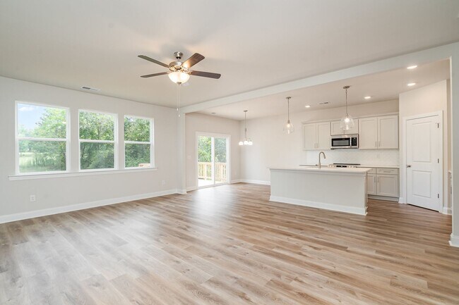 Building Photo - Beautiful 4BR 2.5BA Home w/ Full Appliance Kitchen • Garage Parking •