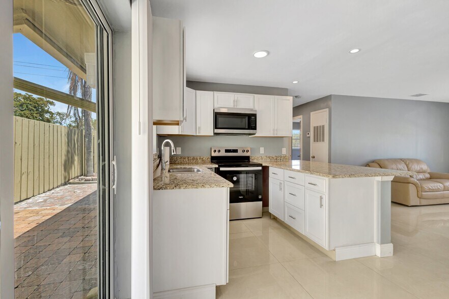 Building Photo - 212 Palmetto Dr