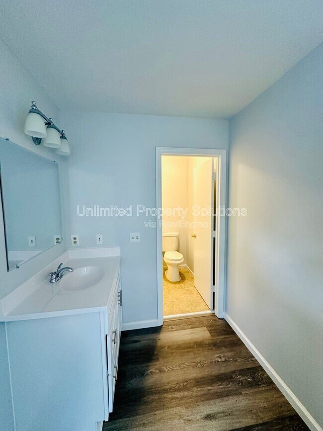 Building Photo - 420 Rose Ave