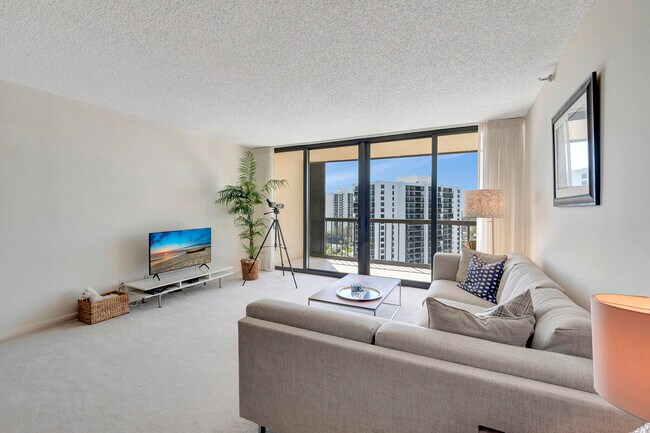 Building Photo - 4740 S Ocean Blvd