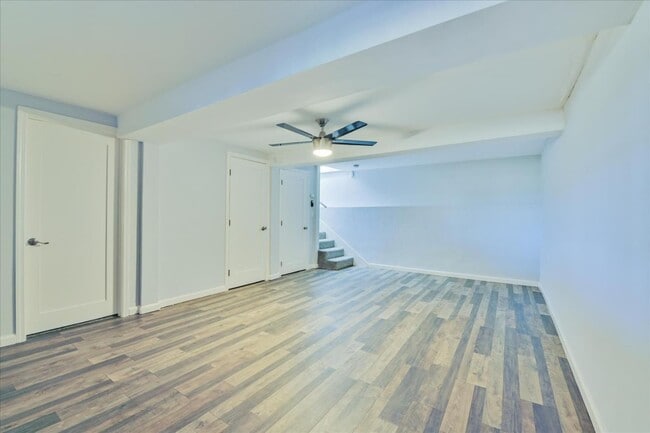 Building Photo - 2563 Roseview Pl