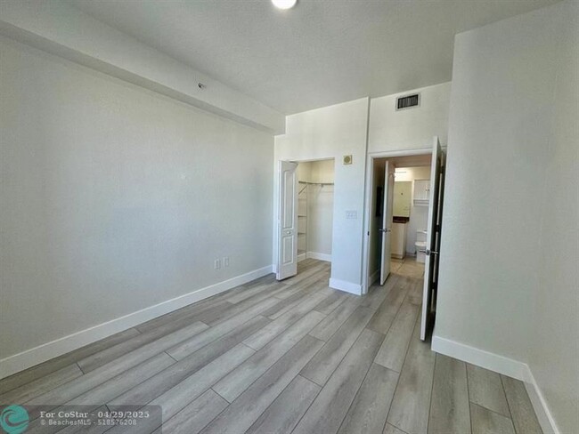 Building Photo - 1830 Radius Dr