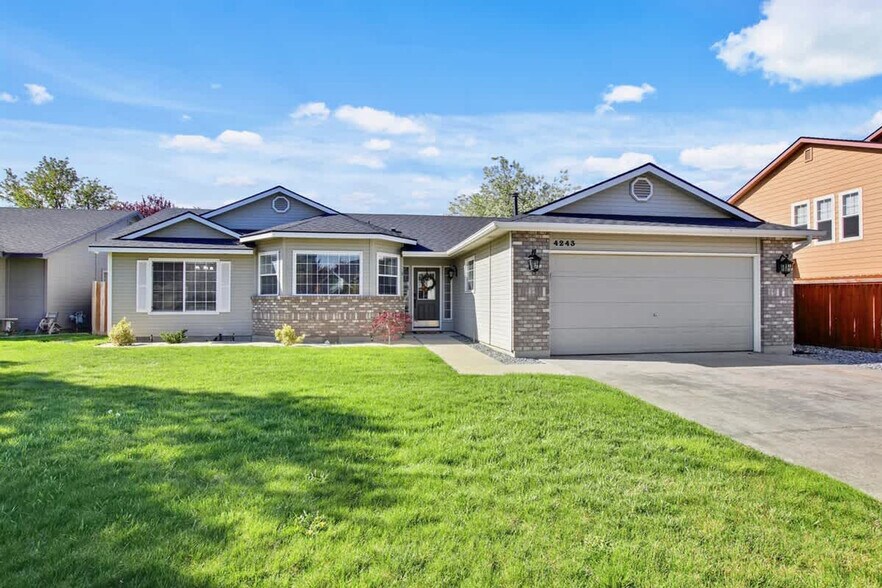 Building Photo - 4243 E Driftwood Dr