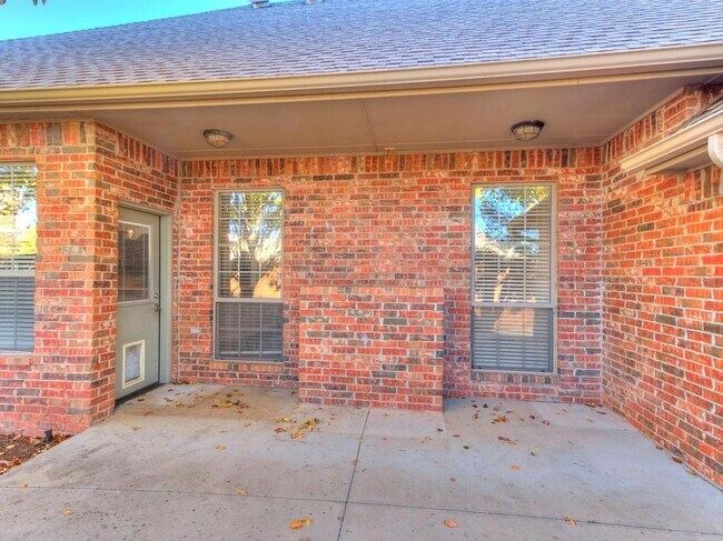 Building Photo - 17121 Kemble Ln