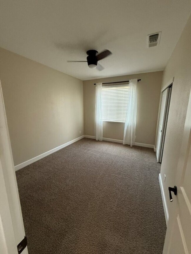 Building Photo - Newer Modern 4 Bedroom 3.5 Bath w/ Bedroom...