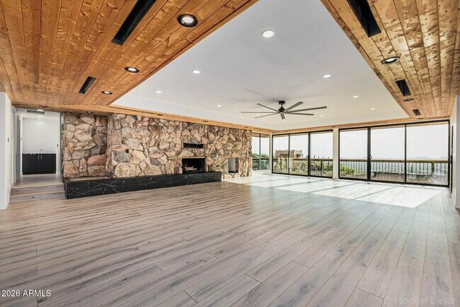 Building Photo - 6111 Victoria Dr