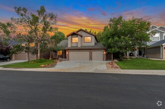 Building Photo - Charming 6 beds 3 baths in Denver!