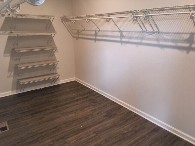 Building Photo - Modern 3 Bed 2.5 Bath Townhouse/Condo Near West End Henrico