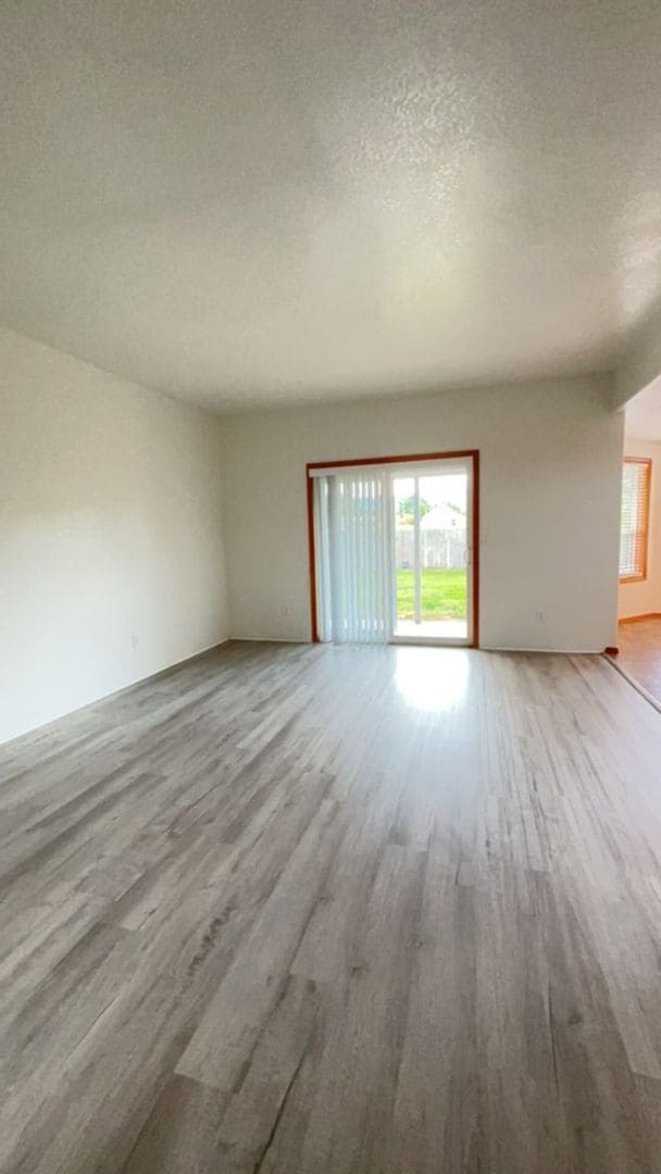 Building Photo - 3 Bedroom 2 Bath Single Family Home with 2...