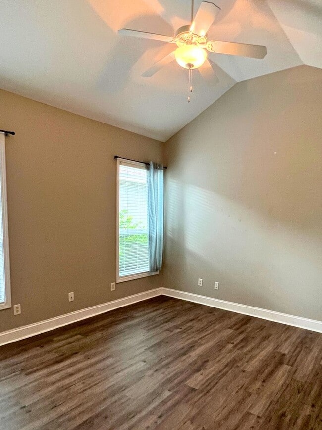 Building Photo - 3/2 in the desirable Laurel Island neighbo...