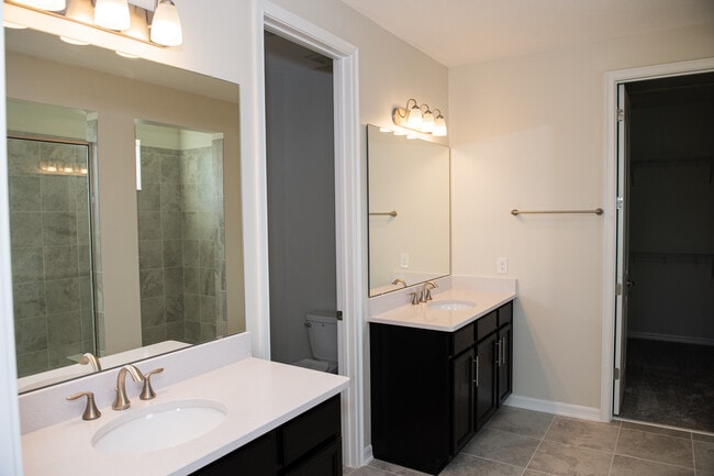 Building Photo - 1547 Bayfront Pk Aly