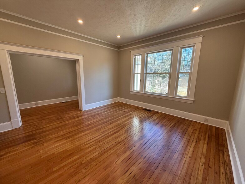 Building Photo - 1930 S Lumpkin St