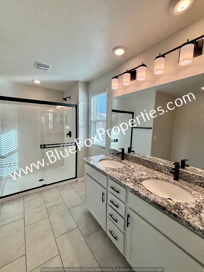 Building Photo - 1048 E Descent St