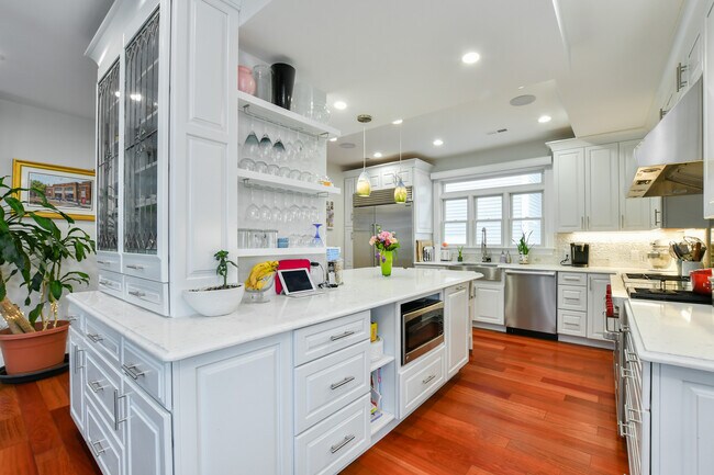 Building Photo - 84 G St