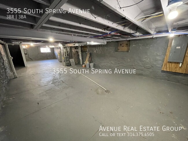 Building Photo - 3555 S Spring Ave