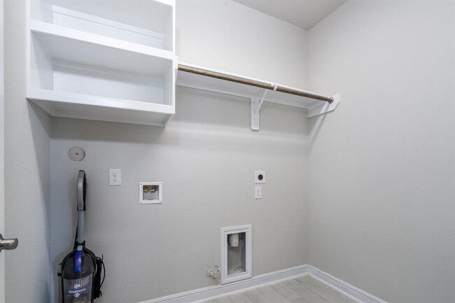 Building Photo - 204 Upland Dr