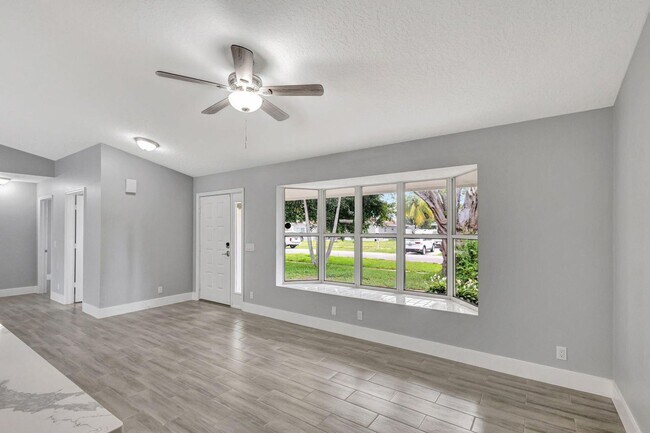 Building Photo - 843 Azalea Dr