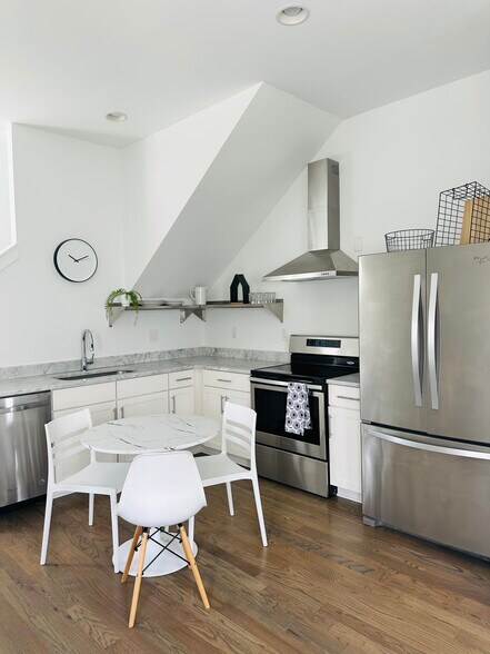 kitchen - 1056 2nd Ave S