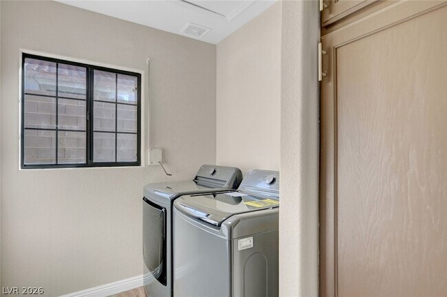 Building Photo - 904 Swift Bear St