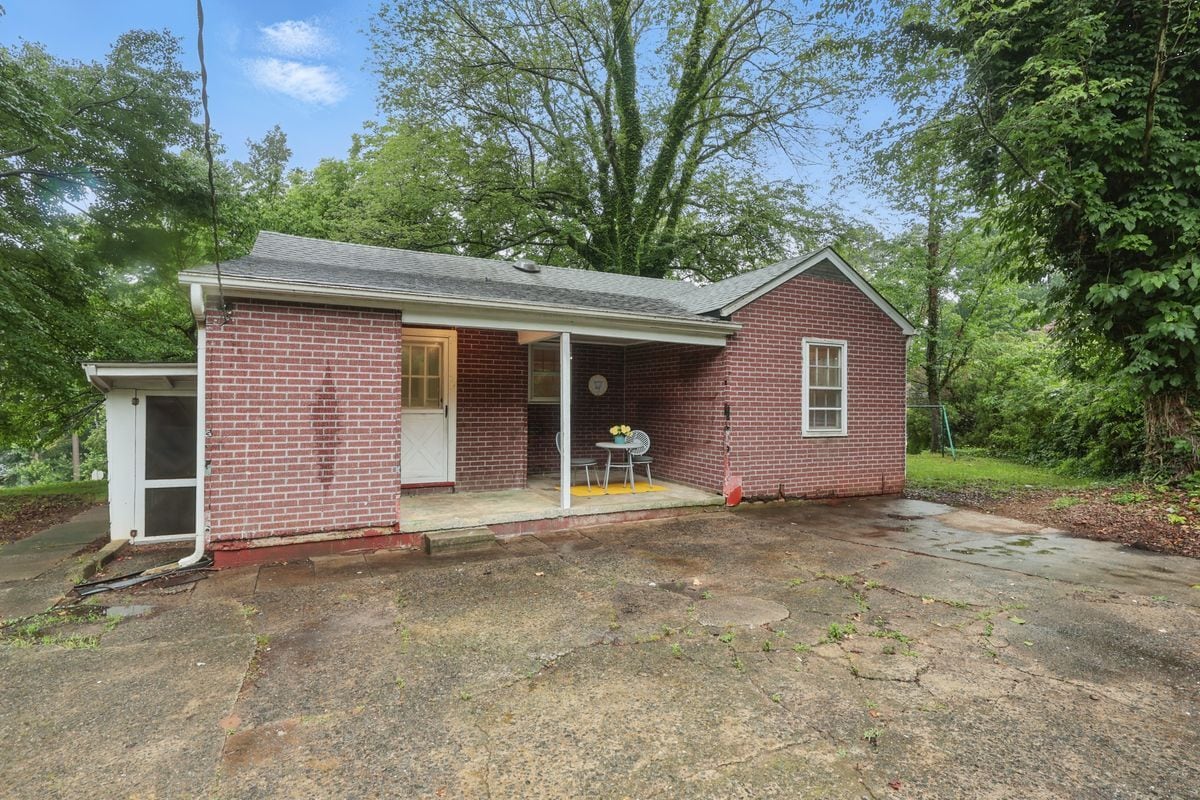 Building Photo - 239 W Lemly St